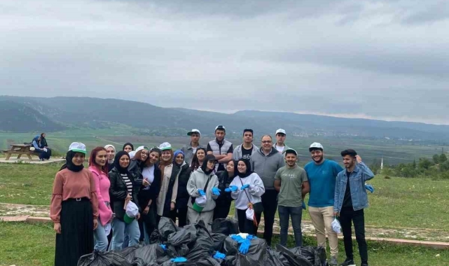 Poşet poşet çöp topladılar