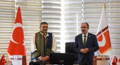 Prof. Dr. Zafer Asım Kaplancıklı devir teslim töreni ile görev başına geçti