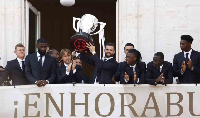 Real Madrid, şampiyonluk turu attı