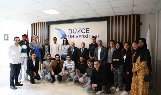 Rektör uluslararası öğrenci temsilcileriyle bir araya geldi