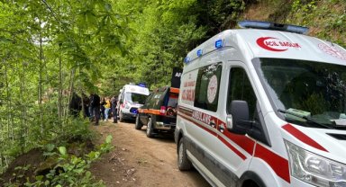 Rize'de uçuruma yuvarlanan otomobildeki 1 kişi öldü, 4 kişi yaralandı