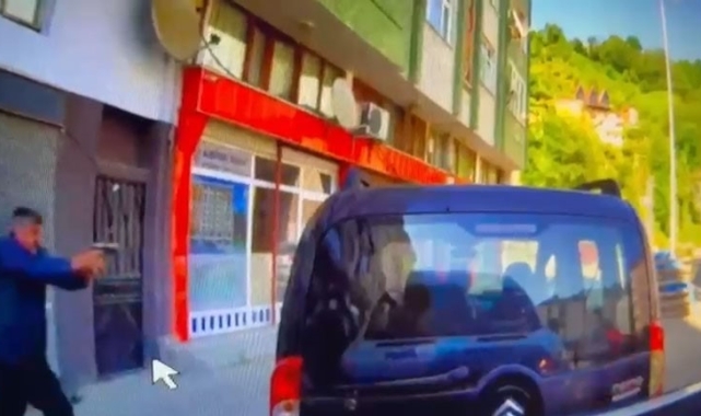 Rize'de 1 kişinin hayatını kaybettiği yol verme kavgası kamerada