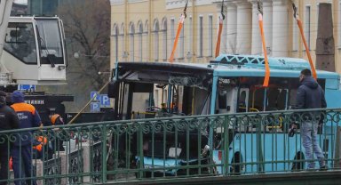 Rusya'da nehre uçan otobüste 7 kişi öldü