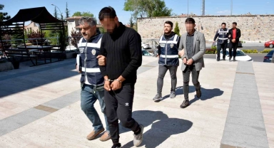 Sahte polisleri, gerçek polisler yakaladı