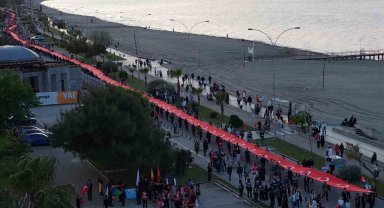 Samsun'da 1919 metrelik dev bayrakla yürüyüş düzenlendi