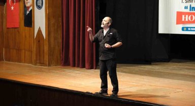 Sanatçı Emniyet Müdürü'nden gençlere altın tavsiyeler