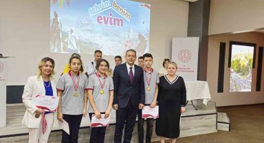 Sarıgöl Şehit Esin Akay Ortaokulu Manisa üçüncüsü oldu