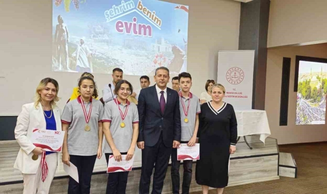 Sarıgöl Şehit Esin Akay Ortaokulu Manisa üçüncüsü oldu