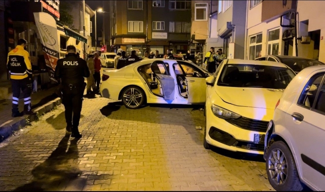 Sarıyer'de uygulamadan kaçan otomobil sürücüsü, park halindeki araçlara çarptı: 2 yaralı