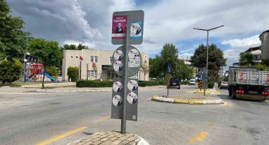 Seçimler bitti, afişleri kaldı