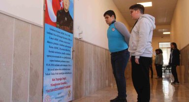 Şehitlerin isimleri, sınıf kapılarında yaşatılıyor