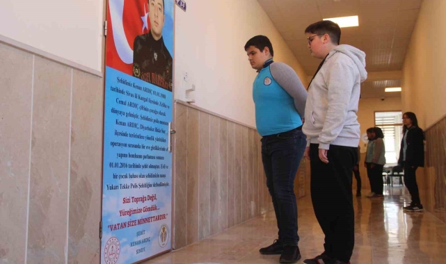 Şehitlerin isimleri, sınıf kapılarında yaşatılıyor