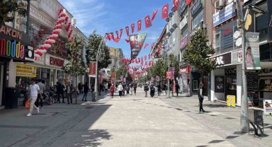 Şehrin en işlek caddesi boks ringine döndü: O anlar kamerada