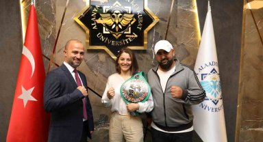 Seren Ay, dünya birinciliği için ringe çıkacak