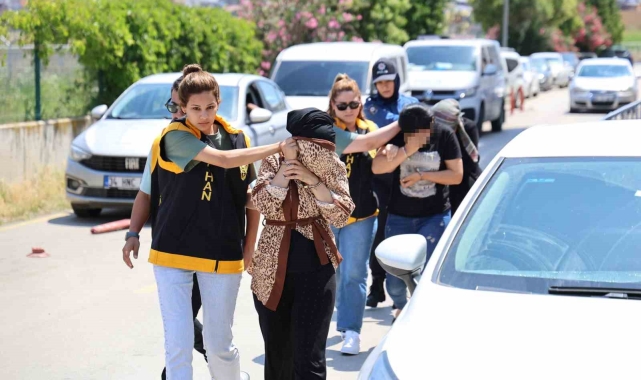 Seyhan polisi saksıya gizlenmiş halde uzun namlulu silah ele geçirdi