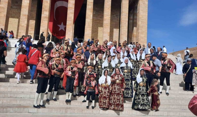 Seymenler ve bacıerenler Gençlik Haftası'nda Anıtkabir'de