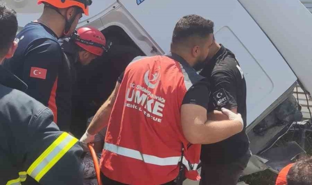 Siirt'te tır şarampole yuvarlandı: 1 ölü, 1 yaralı