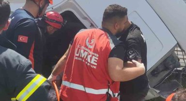 Siirt'te tır şarampole yuvarlandı: 1 ölü, 1 yaralı