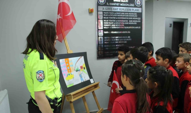 Şırnak'ta öğrenciler trafik haftasını emniyet müdürlüğünde kutladı