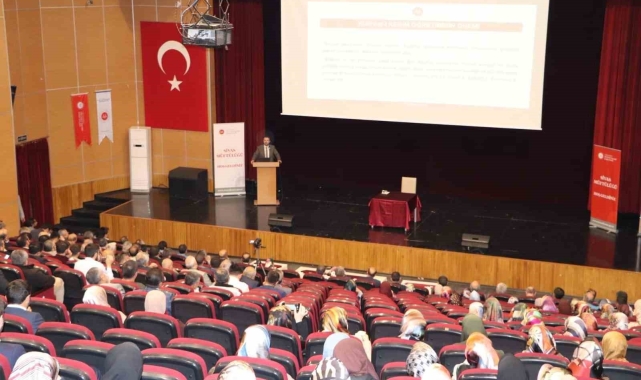 Sivas'ta din görevlilerine seminer verildi