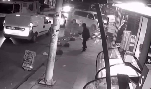 Sultangazi'de alkollü sürücü markete daldı, bir kişi ölümden döndü: O anlar kamerada