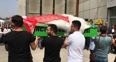 Tabutuna gelinlik örtülen Çelebi son yolculuğuna uğurlandı