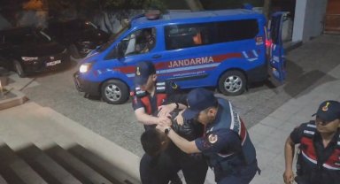 Taksiciyi 20 kere bıçaklayıp gasp eden 19 yaşındaki saldırgan tutuklandı