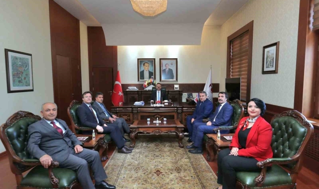 Tapu ve Kadastro bölge müdürü Eskişehir Valisi Hüseyin Aksoy'u ziyaret etti