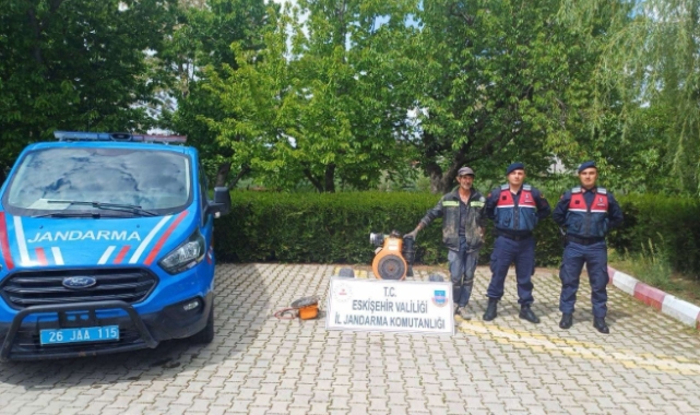 Tarladan su motoru çalan 2 şüpheli yakalanıp gözaltına alındı