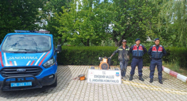 Tarladan su motoru çalan 2 şüpheli yakalanıp gözaltına alındı