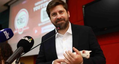 Tarsus'ta Sokak Hayvanları Çalıştayı düzenlendi: Başkan kürsüye sokak kedisiyle çıktı