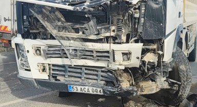 Tarsus'ta trafik kazası: 1 ölü, 1 yaralı