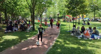 Tatili fırsat bilen Manisalılar Kentpark'a akın etti