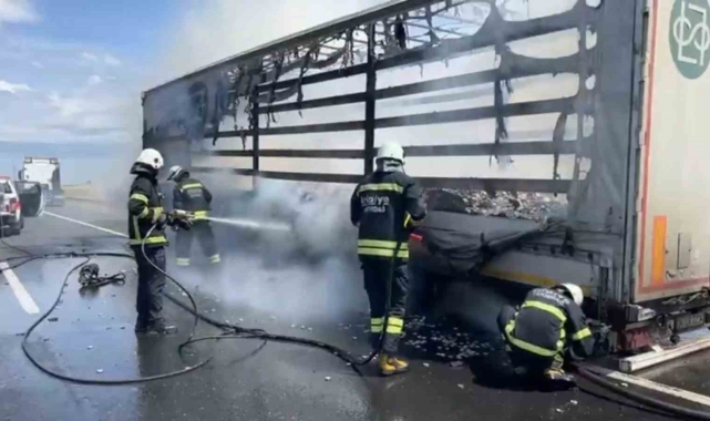 Tekirdağ'da yanan dorse demir yığınına dönüştü