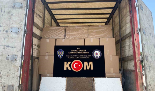 TEM otoyolunda 1 milyon 540 bin içi dolu makaron ele geçirildi