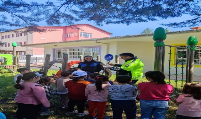 Terme'de Trafik Haftası dolayısıyla çocuklara trafik eğitimi verildi