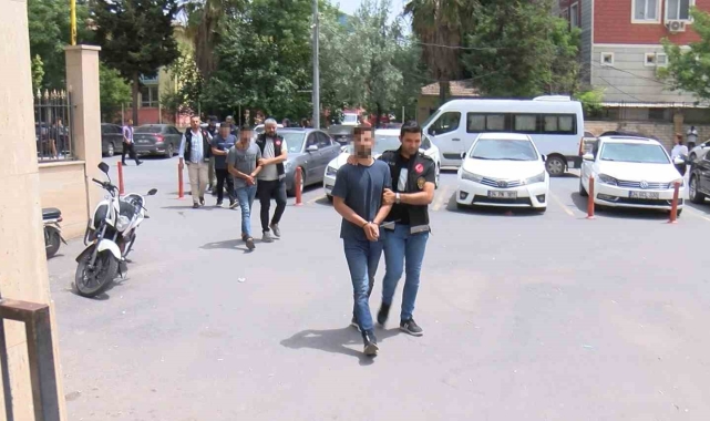 Terör propagandası yapan 7 zanlı adliyeye çıkarıldı