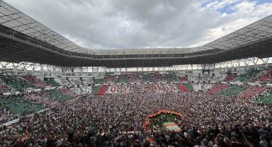 TFF 2. Lig Kırmızı Grup'ta Amed Sportif Faaliyetler, ligin 38. haftasında Menemen FK ile 0-0 berabere kalarak sezonu 81 puanla lider tamamladı ve Trendyol 1. Lig'e yükselmeye hak kazandı.