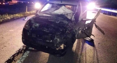 Ticari araç vince çarptı, 1'i ağır 3 kişi yaralandı