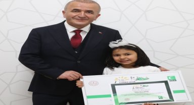 Tokat'ta bir öğrenci yarışma ödülünü Gazze'deki çocuklara bağışladı