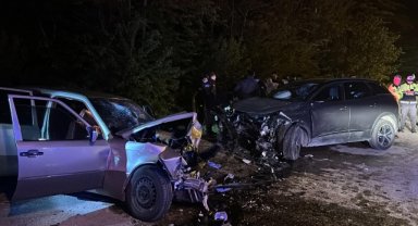 Tokat'ta cip ile otomobilin çarpıştığı kazada 7 kişi yaralandı