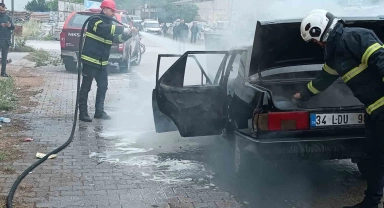 Tokat'ta yanan otomobil kullanılamaz hale geldi