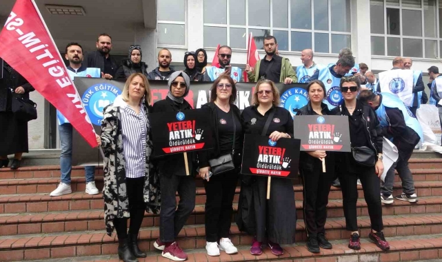 Trabzon'da öğretmenler şiddete karşı "hayır" dedi