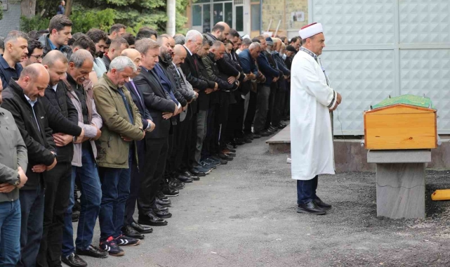 Trafik kazasında hayatını kaybeden genç işadamı son yolculuğuna uğurlandı