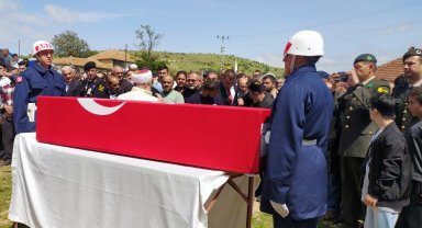 Trafik kazasında hayatını kaybeden Uzman Çavuş son yolculuğuna uğurlandı
