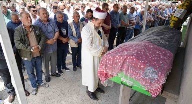 Trafik kazasında ölen genç kızın tabutuna duvak örtüldü