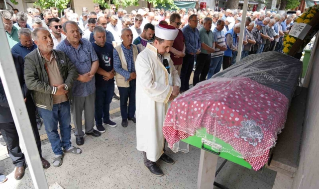 Trafik kazasında ölen genç kızın tabutuna duvak örtüldü