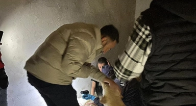 Tüm ekiplerin 7 saat boyunca aradığı çocuk çoban samanlıkta uyurken bulundu