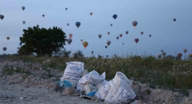 Turistler peribacalarını değil, molozları ve çöpleri seyrediyor