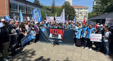 Türk Eğitim-Sen üyesi eğitim çalışanları, kendilerine yönelik şiddete karşı protesto gerçekleştirdi